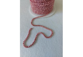 Стразовая цепочка  2 мм SS6 розовая в розовой оправе, цена за 50 см